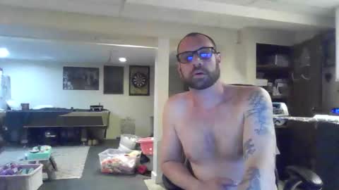 Snapshot of crm400 chatting on 05.15.26 billybasement online show from 05.15.26