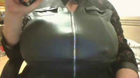 crossdresser240299 online show from 02.17.26