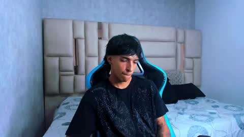 Snapshot of croy_myer chatting on 03.04.26 Croy online show from 03.04.26