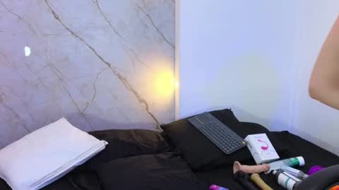 Snapshot of cry_baby800 chatting on 11.06.25 Cry online show from 11.06.25