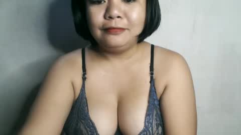 Snapshot of crystal_april chatting on 01.18.25 Crys online show from 01.18.25