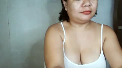 Snapshot of crystal_april chatting on 01.26.25 Crys online show from 01.26.25