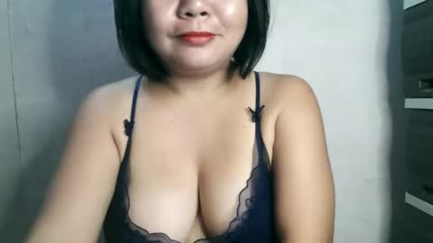 Snapshot of crystal_april chatting on 02.12.25 Crys online show from 02.12.25