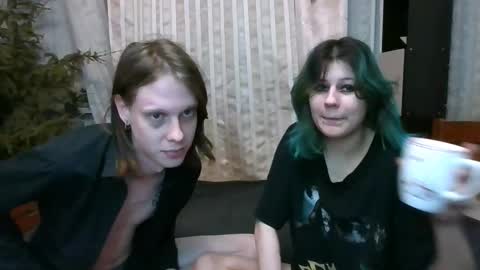 Snapshot of crystal_porn_love chatting on 01.21.25 Crystal and Marcl online show from 01.21.25