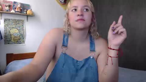 Snapshot of crystal_shadow chatting on 10.17.25 Crystal shadow online show from 10.17.25