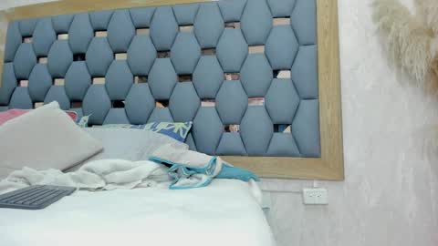 crystal_sm online show from 10.28.25