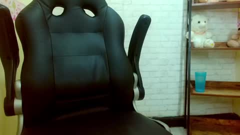 I AM CRYSTAL online show from 03.07.25