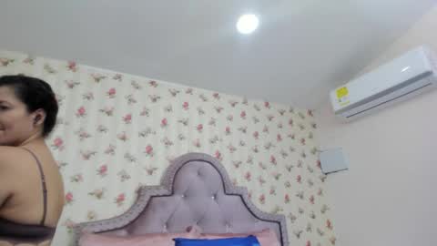 Snapshot of crystal_watson0 chatting on 05.26.26 Milf Latina online show from 05.26.26