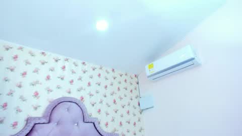 Snapshot of crystal_watson0 chatting on 06.01.26 Milf Latina online show from 06.01.26