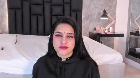 Snapshot of crystaldarliing chatting on 11.10.25 Crystal online show from 11.10.25