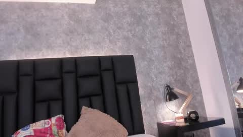 Snapshot of crystaldarliing chatting on 11.26.25 Crystal online show from 11.26.25