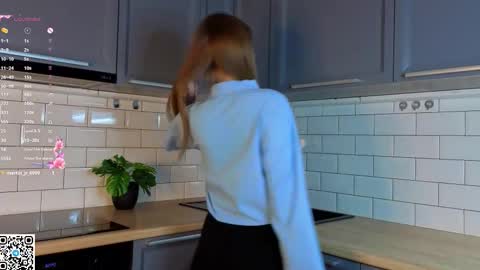 Snapshot of crystaldiva01 chatting on 12.15.25 Diva online show from 12.15.25