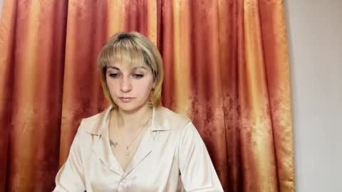 Snapshot of crystalfever_ chatting on 05.16.26 Mary online show from 05.16.26