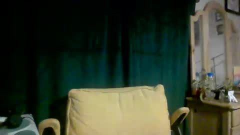 Snapshot of crystalizzzee chatting on 03.19.26 Herekittykitty69 online show from 03.19.26