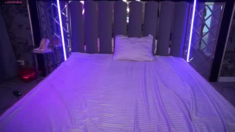 crystallpaws_ online show from 04.19.26