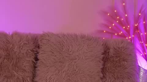 Snapshot of crystallred chatting on 12.19.25 crystallred online show from 12.19.25