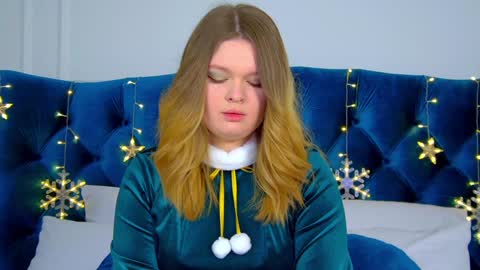 Snapshot of crystallyons chatting on 12.25.24 Crystal online show from 12.25.24