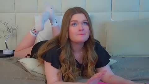 Snapshot of crystallyons chatting on 05.19.26 Crystal online show from 05.19.26
