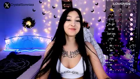 Snapshot of crystalsomnia chatting on 12.22.24 Sasha Make me moan with patterns good music here online show from 12.22.24