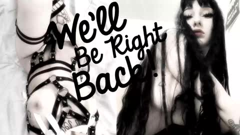 Sasha    Make me moan with patterns   good music here  online show from 10.30.25