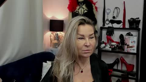 Snapshot of crystalxohotty chatting on 01.05.25 CrystalHotty online show from 01.05.25