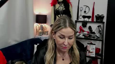 Snapshot of crystalxohotty chatting on 02.25.25 CrystalHotty online show from 02.25.25