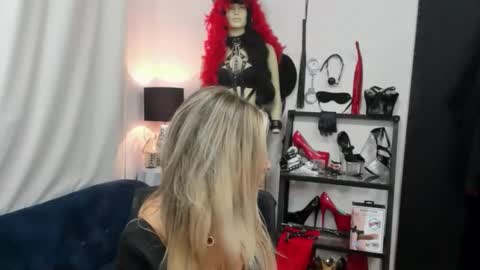 Snapshot of crystalxohotty chatting on 09.16.25 CrystalHotty online show from 09.16.25