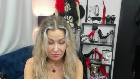 Snapshot of crystalxohotty chatting on 11.13.25 CrystalHotty online show from 11.13.25