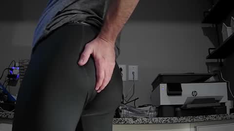 Snapshot of cuban2_slut chatting on 11.15.25 Cubantoo online show from 11.15.25