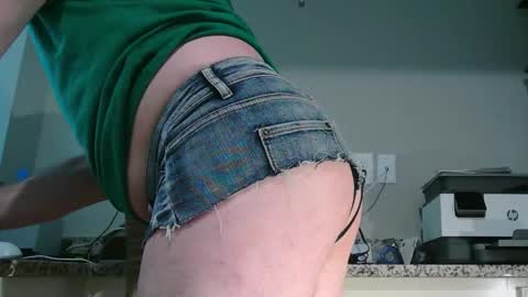 Snapshot of cuban2_slut chatting on 03.17.26 Cubantoo online show from 03.17.26