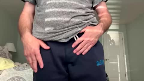 Snapshot of cuban2_slut chatting on 03.19.26 Cubantoo online show from 03.19.26