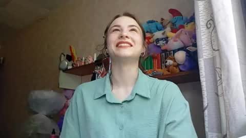 Snapshot of cucriecke chatting on 06.21.26 Alice online show from 06.21.26