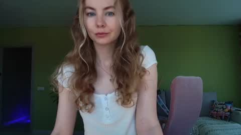 Snapshot of cuddle_kitten chatting on 06.10.26 Alexia online show from 06.10.26