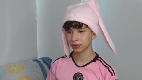 Cuddly online show from 12.04.24