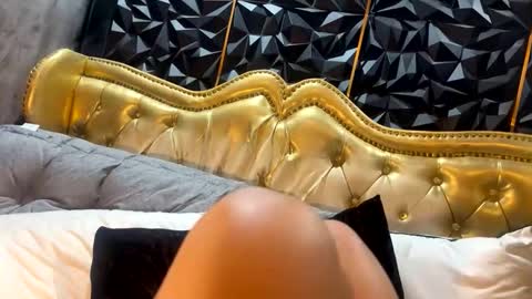 im KIM new girl to spoil online show from 11.02.25