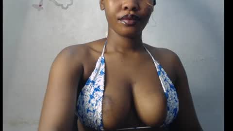 Snapshot of cum_ebony_xxxpetit chatting on 06.11.26 Teeha online show from 06.11.26