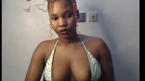 Snapshot of cum_ebony_xxxpetit chatting on 06.17.26 Teeha online show from 06.17.26
