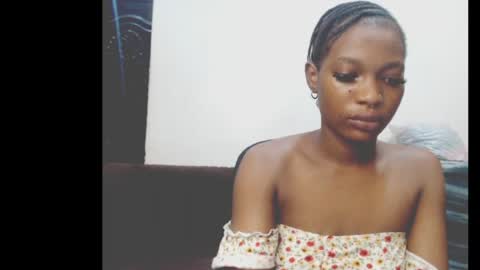 Snapshot of cumebony_petit chatting on 04.29.26 cumebony_petit online show from 04.29.26