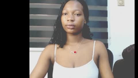 Snapshot of cumebony_petit chatting on 05.11.26 cumebony_petit online show from 05.11.26