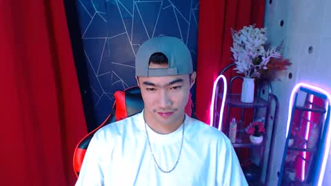 Snapshot of cumhavefun25 chatting on 12.19.24 ask me online show from 12.19.24