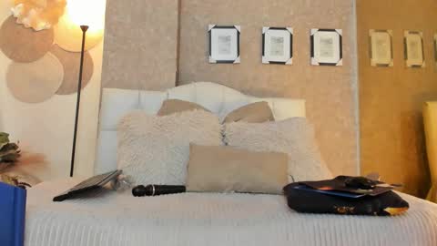 Cumming Loving online show from 10.17.25