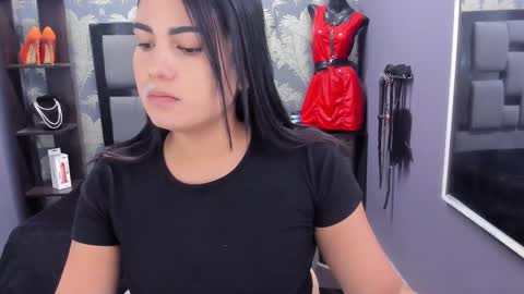 Snapshot of cumming_tiffani chatting on 09.18.25 cumming tiffani online show from 09.18.25