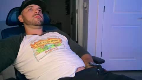 Snapshot of cummmg23 chatting on 10.03.25 cummmg23 online show from 10.03.25