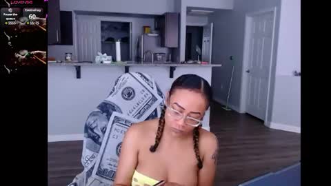 Snapshot of cumplzqueen chatting on 06.10.26 Nia Reese online show from 06.10.26