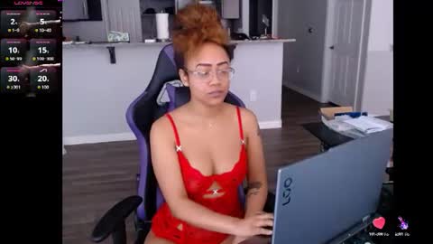 Snapshot of cumplzqueen chatting on 07.08.26 Nia Reese online show from 07.08.26