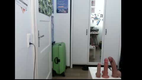 Snapshot of cumshow_x chatting on 02.14.26 Cumshow online show from 02.14.26