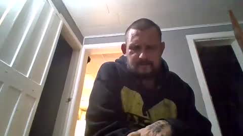 Snapshot of cuntreeboy68 chatting on 01.06.25 Bash online show from 01.06.25