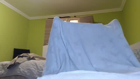 Im Lee. Say Hey Im very social. online show from 01.19.25