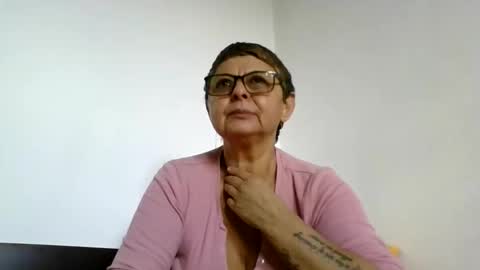 Snapshot of cuplu4346529860 chatting on 10.21.25 couple online show from 10.21.25