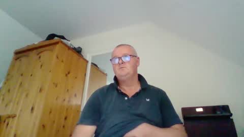Snapshot of curiousax77 chatting on 10.14.25 curiousax77 online show from 10.14.25